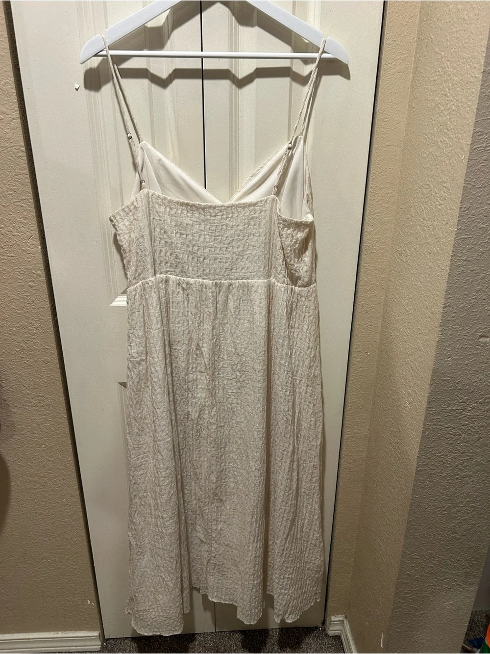 ASTR The Label Textured V-Neck Midi Dress in Cream , XL
